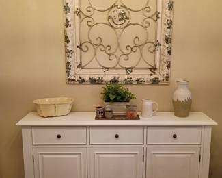 Adorable kitchen sideboard. Nice and shallow for a small space.