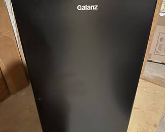 Galantz mini fridge like new