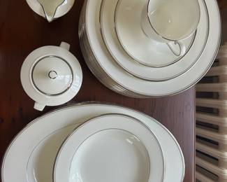 Service for 11 - Mikasa 