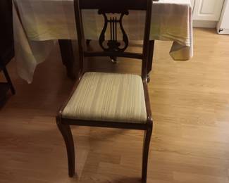 Duncan Phyfe style dining room single chair $10 