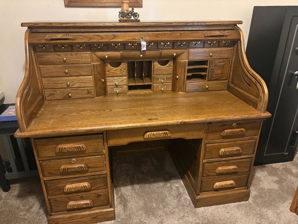 roll top desk with keys
