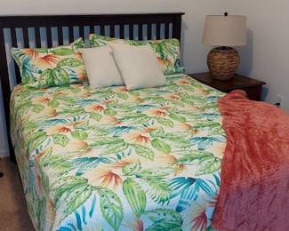 220 Queen w nightstands