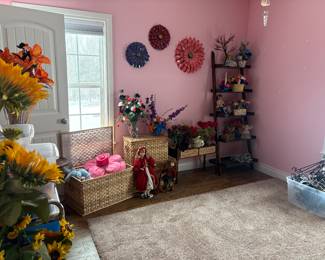 Florals, stuffed animals (many collectable)