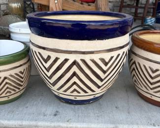 Lots of Pots in different colors/sizes. Quite a few clay pots.