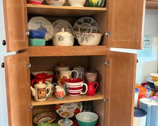 Beautiful pitchers, and vintage dishes (PYREX)