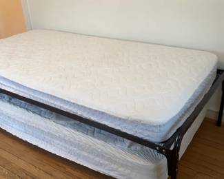 Metal Pop-Up Trundle Bed Frame with Twin Mattresses