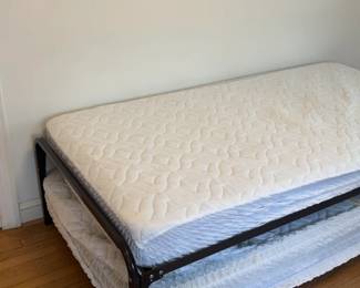 Metal Pop-Up Trundle Bed Frame with Twin Mattresses