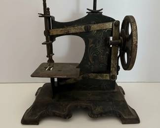 Cast Iron Miniature Sewing Machine