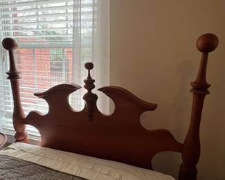 Pair of Cherry Spindle Four Poster Twin Beds McMahan Furniture Company Campbellsville, Ky