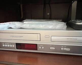 Philips DVPV DVD Player and VCR