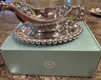 Mariposa Pearled Gravy Boat and Underplate Set