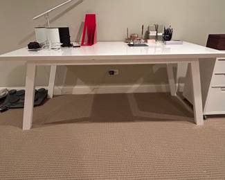 Modern White Lacquered Desk