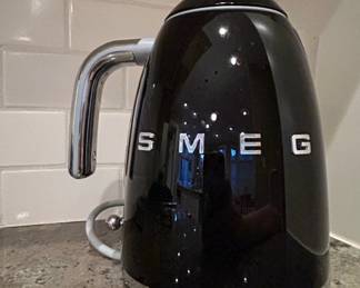 Smeg KLF Retro Style Electric Kettle  Black