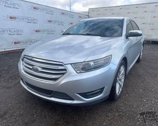 360  2017 Ford Taurus 
