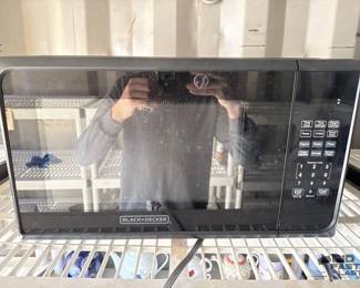 2912  BlackDecker Microwave 