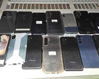 6522  14 Cell Phones 