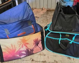 8100  3 Cooler Bags  1 Tote Bag 
