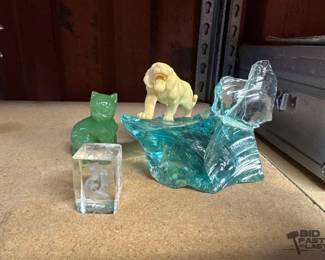 6026  Glass Paper Weights 