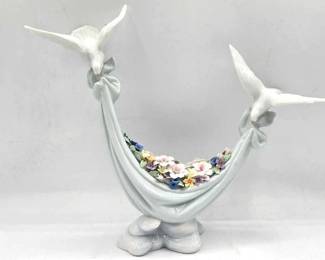 1922  Lladro Petals of Peace Porcelain Sculpture 
