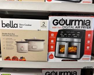 7554  Bella Slow Cooker Set and Gourmia Digital Air Fryer 