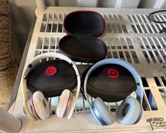 8012  2 Beats By Dr Dre Headphones 