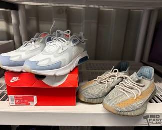 8022  2 Used Size 10 Mens Shoes 