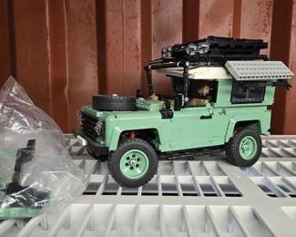 6126  LEGO Icons Land Rover Classic Defender 90 