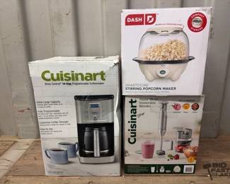 7530  Cuisinart Coffee Maker, Cuisinart Immersion Blender, Dash Popcorn Maker 