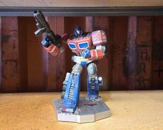 6072  Transformers Optimus Prime Figurine 