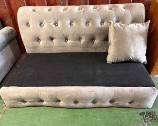 6088  Love Seat 