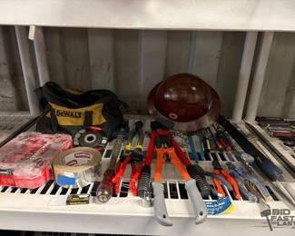 8068  DeWalt Tool Bag, Lift Hard Hat, Craftsman Socket Set 