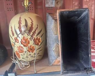 6018  Floral Lamp And Metal Pot 