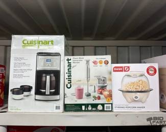 7540  Cuisinart Coffee Maker, Cuisinart Immersion Blender, Dash Popcorn Maker 
