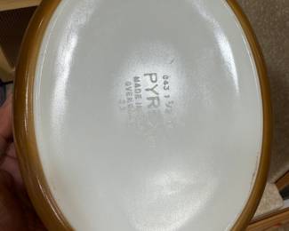 1960s Pyrex oval casserole dish