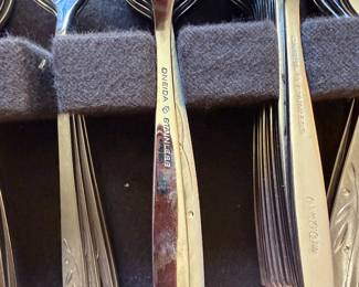 ONEIDA stainless silverware set