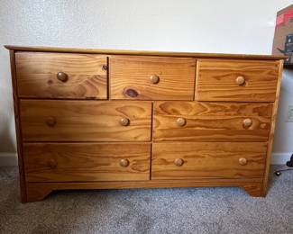 Solid pine 9 drawer dresser
