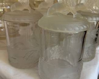Frosted Lion pattern antique jars