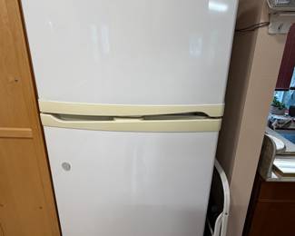 Whirlpool gold top and bottom refrigerator