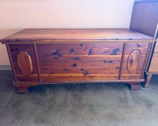 Lane cedar chest