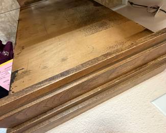 Vintage solid wood dinning table w chairs and 2 leaves