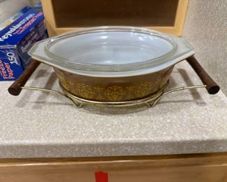 1960s Pyrex oval casserole dish