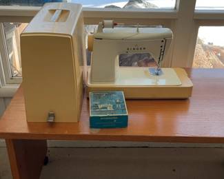 Vintage Singer Touch & Sew Model 648 Zig-Zag Sewing Machine with Case