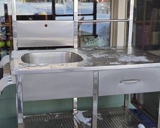 Outdoor Prep Kitchen and Sink