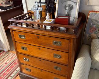 Chest of Drawers with Gallery