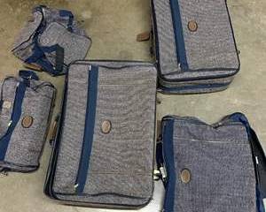  Hampshire 4-Piece Softside Luggage Set – Tweed Fabric Suitcases & Travel Bags – Navy Trim Rolling Luggage