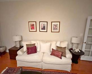 Beautiful Alexvale Furniture living room set in very good condition. Quality construction by Alexvale (a La-Z-Boy subsidiary), featuring durable hardwood frames and classic traditional styling. Perfect for a living room with traditional or transitional decor. Included: • Cream/ivory upholstered sofa with loose back and seat cushions • Two matching accent chairs with carved wood frames • Coordinating decorative pillows included Features: ✔ High-quality hardwood frame construction ✔ Clean, well-maintained upholstery — no stains or tears ✔ Classic traditional design — timeless look ✔ Made in the USA Condition: Used — very good condition. Cushions retain shape; fabric and wood look great.