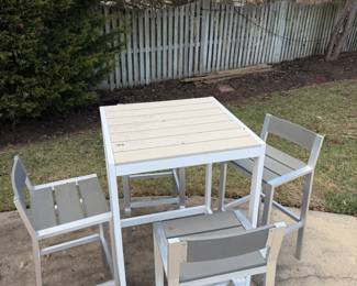Outdoor table and 4 Chairs