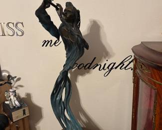 Limited addition, bronze sculpture by Bill Girard. This one is #33/35.  Highly sought after sculpture.  