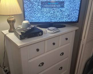 Dresser & TV