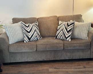 Lovely , like new, couch 